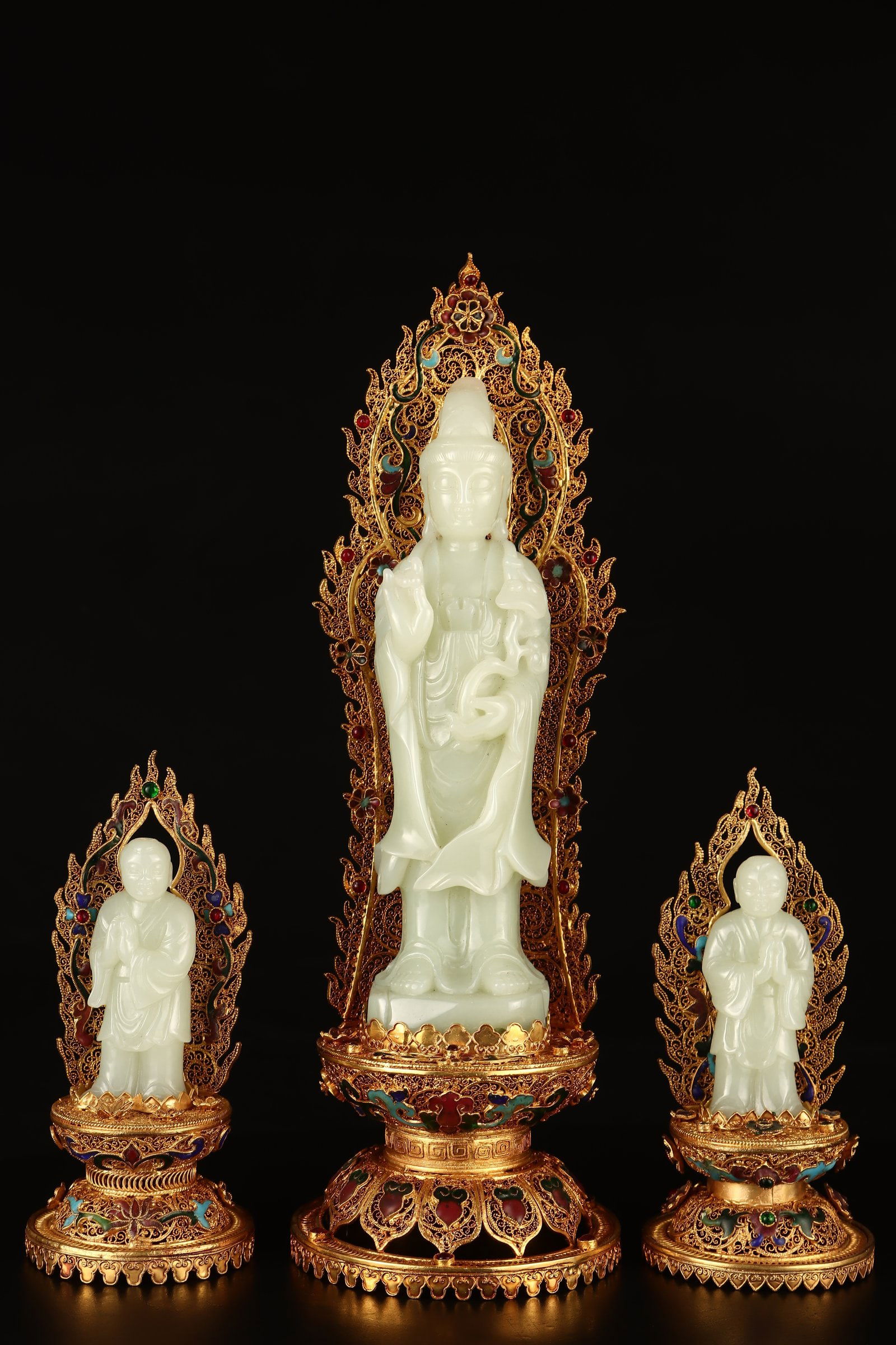 A Set of Filigree Gilt Hetian Jade-Inlaid Avalokitesvara Ornament: A Set of Filigree Gilt Hetian Jade-Inlaid Avalokitesvara Ornament,Qing Dynasty, China,Qianlong Four-character Mark,Size:12.6inx3.9in,6.5inx2.8in,Weight:1690g 