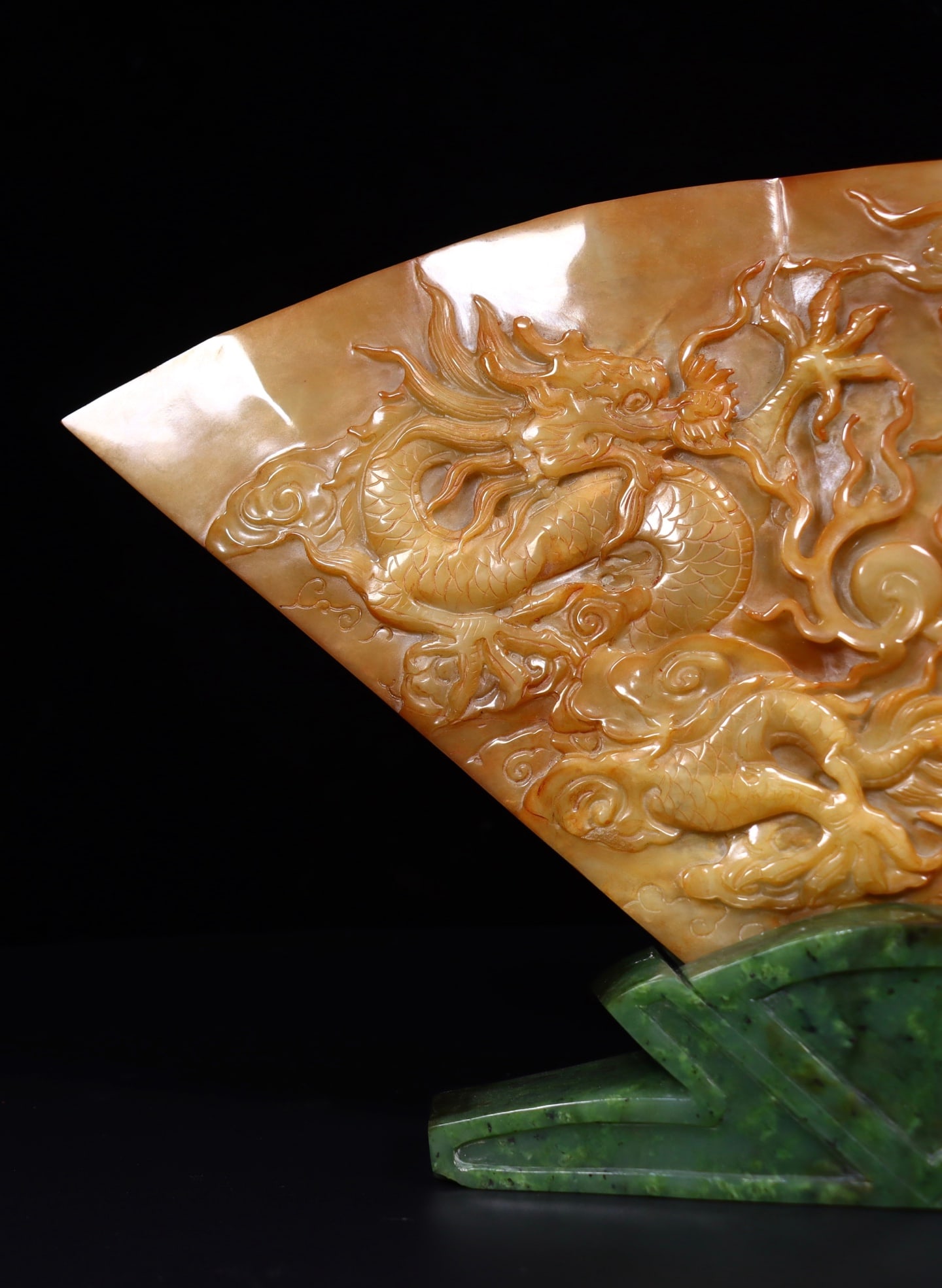 A Exquisite Hetian Jade Dragon Pattern Fan - 2