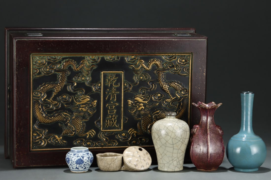 A Exquisite A Set of Ge yao ice Crackle Pattern Vase: A Exquisite A Set of Ge yao ice Crackle Pattern Vase,Song Dynasty, China,Size:9.3inx4.8in 一套哥窑冰片纹瓶,中国宋代