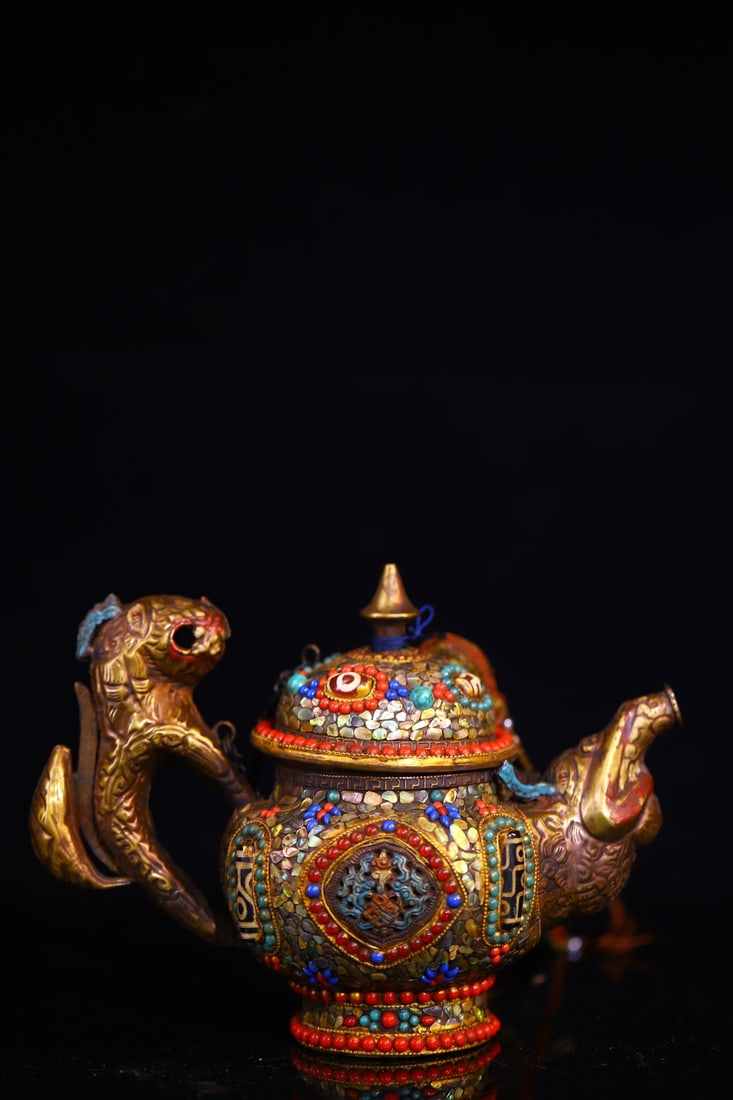 A Exquisite Bronze Dzi Bead-Inlaid Ewer: A Exquisite Bronze Dzi Bead-Inlaid Ewer,Qing Dynasty, China,Size:6.3inx7.9in,Weight:600g 铜镶嵌宝石天珠壶,中国清代