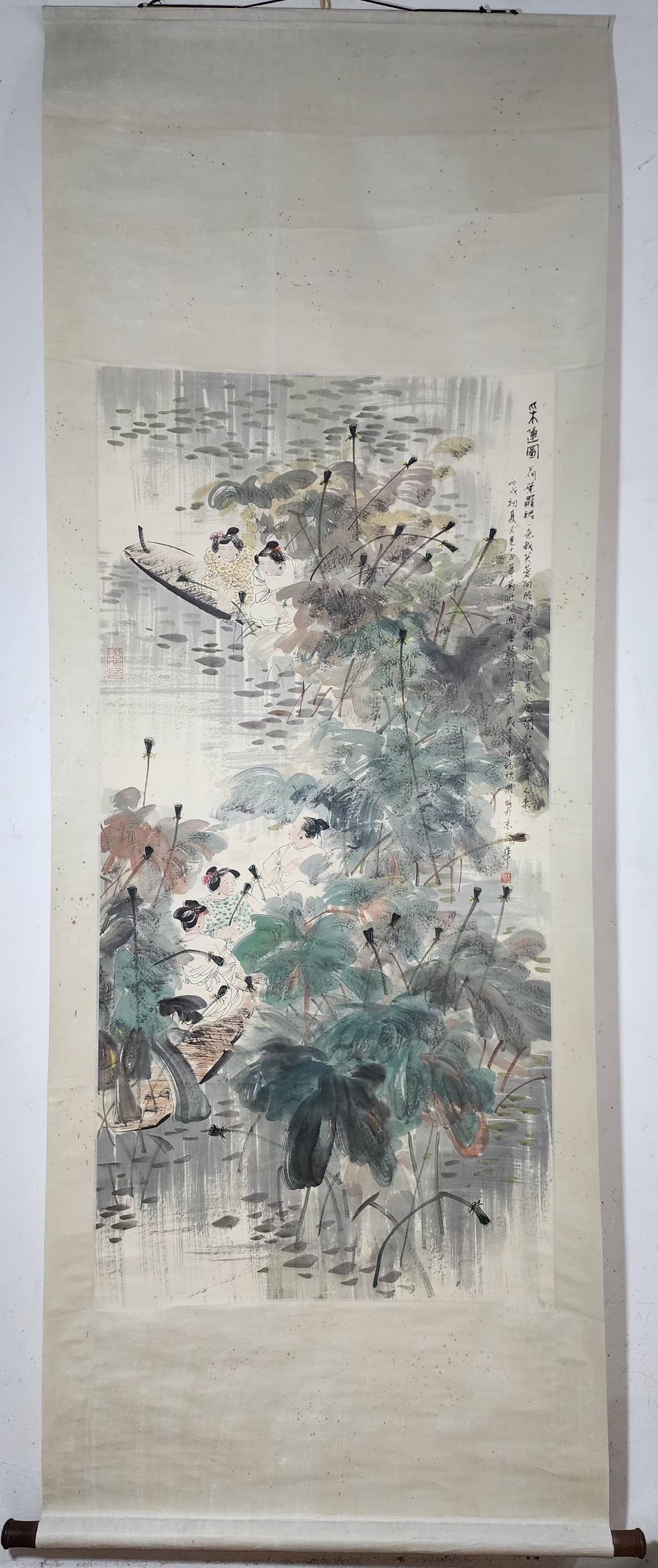 A Chinese Vertical Scroll Ink Painting of Figures on Paper: A Chinese Vertical Scroll Ink Painting of Figures on Paper,Modern Time of China,Wang Mingming,without frame size:53.5inx26.4in 