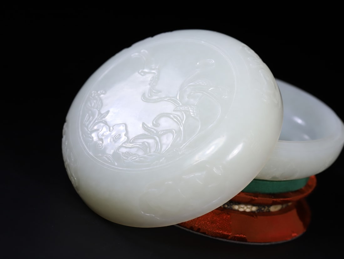 A Exquisite Hotan Jade Lotus Leaf Pattern Box - 3