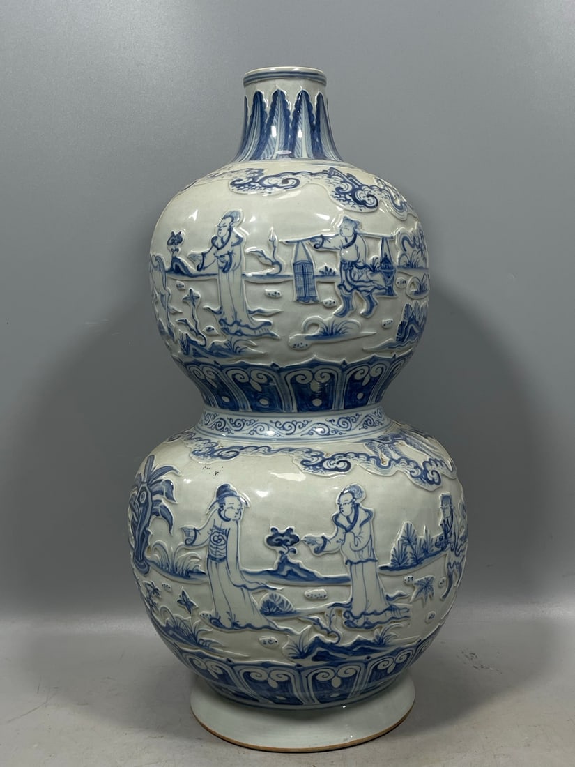 Blue and White Figures Pattern Vase: Blue and White Figures Pattern Vase,Ming Dynasty, China,Jingtai Six-character Mark,Size:18.9inx10.2in 青花人物纹瓶,中国明代,景泰