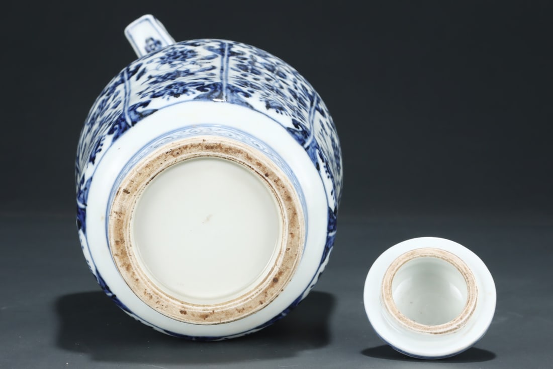 A Exquisite Blue and White Flower Pattern Ewer - 5