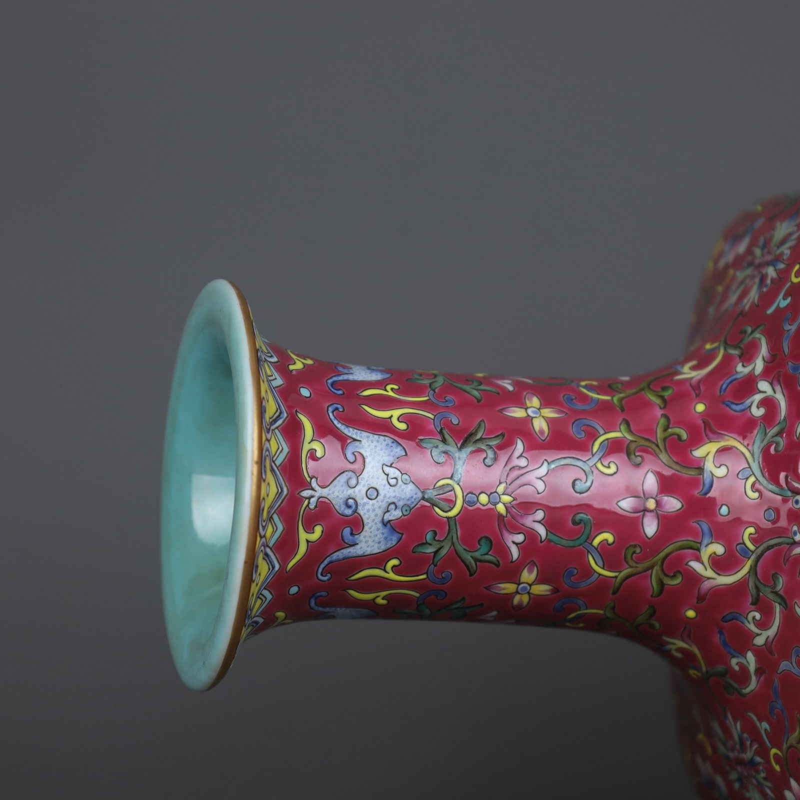 A Exquisite Ruby Red Ground Famille-Rose Landscape Pattern Vase - 4