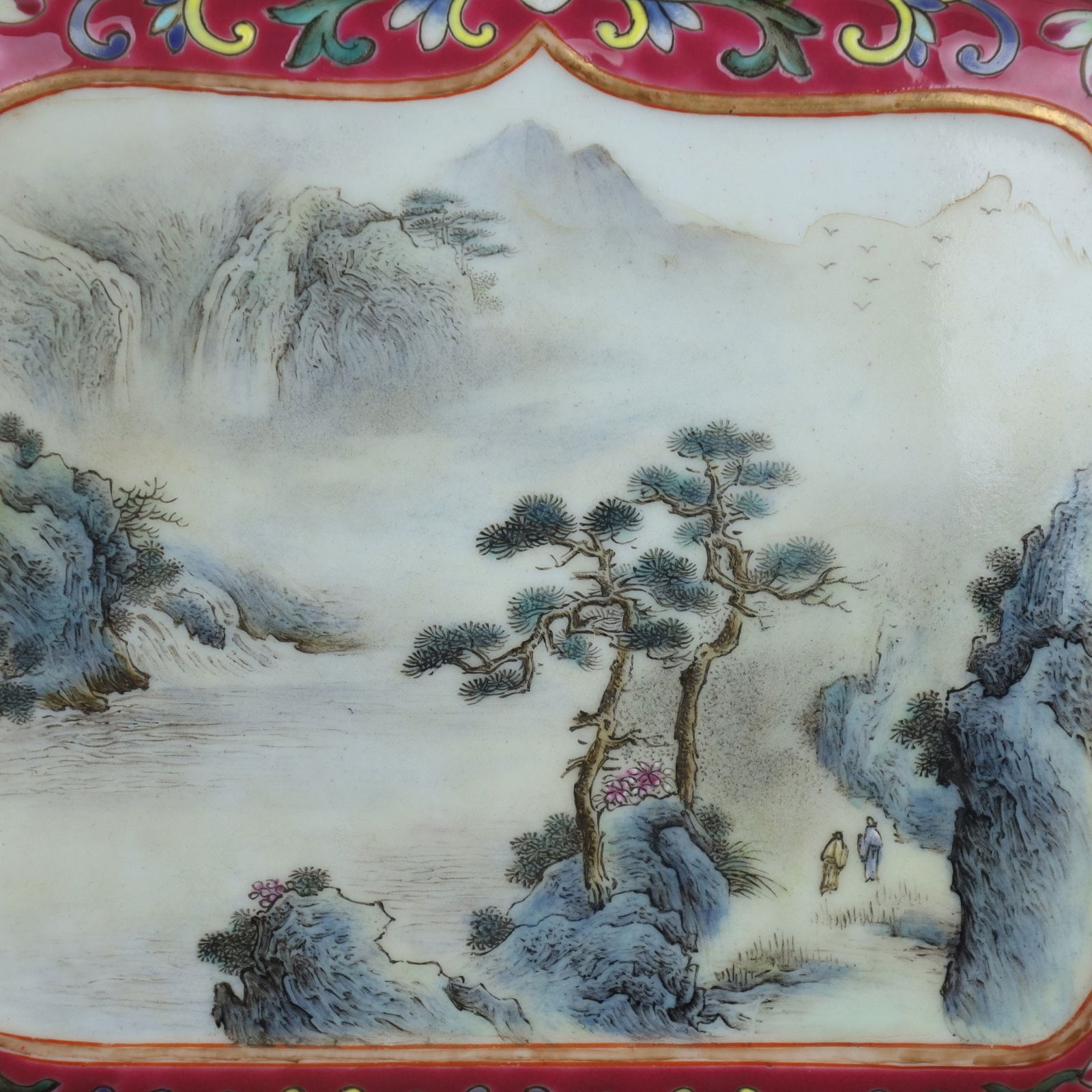 A Exquisite Ruby Red Ground Famille-Rose Landscape Pattern Vase - 7