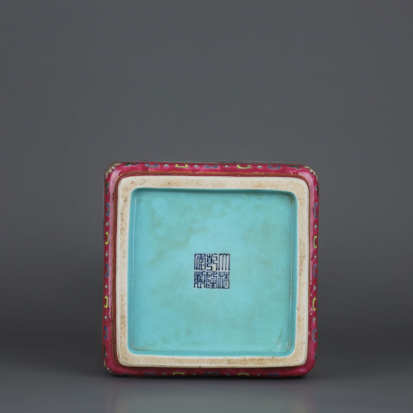 A Exquisite Ruby Red Ground Famille-Rose Landscape Pattern Vase - 9