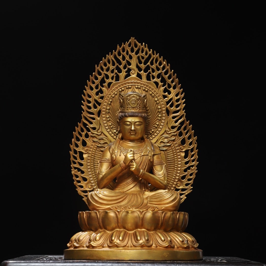 A Exquisite Gilt Bronze Buddha Statue Ornament: A Exquisite Gilt Bronze Buddha Statue Ornament,Qing Dynasty, China,Qianlong Four-character Mark,Size:41x25x9.8in,Weight:5750g 