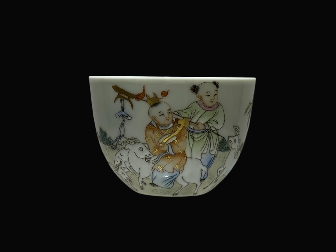 A Exquisite Famille-Rose Figures Pattern Cup: A Exquisite Famille-Rose Figures Pattern Cup,Qing Dynasty, China,Yongzheng Four-character Mark,Size:2.8in 