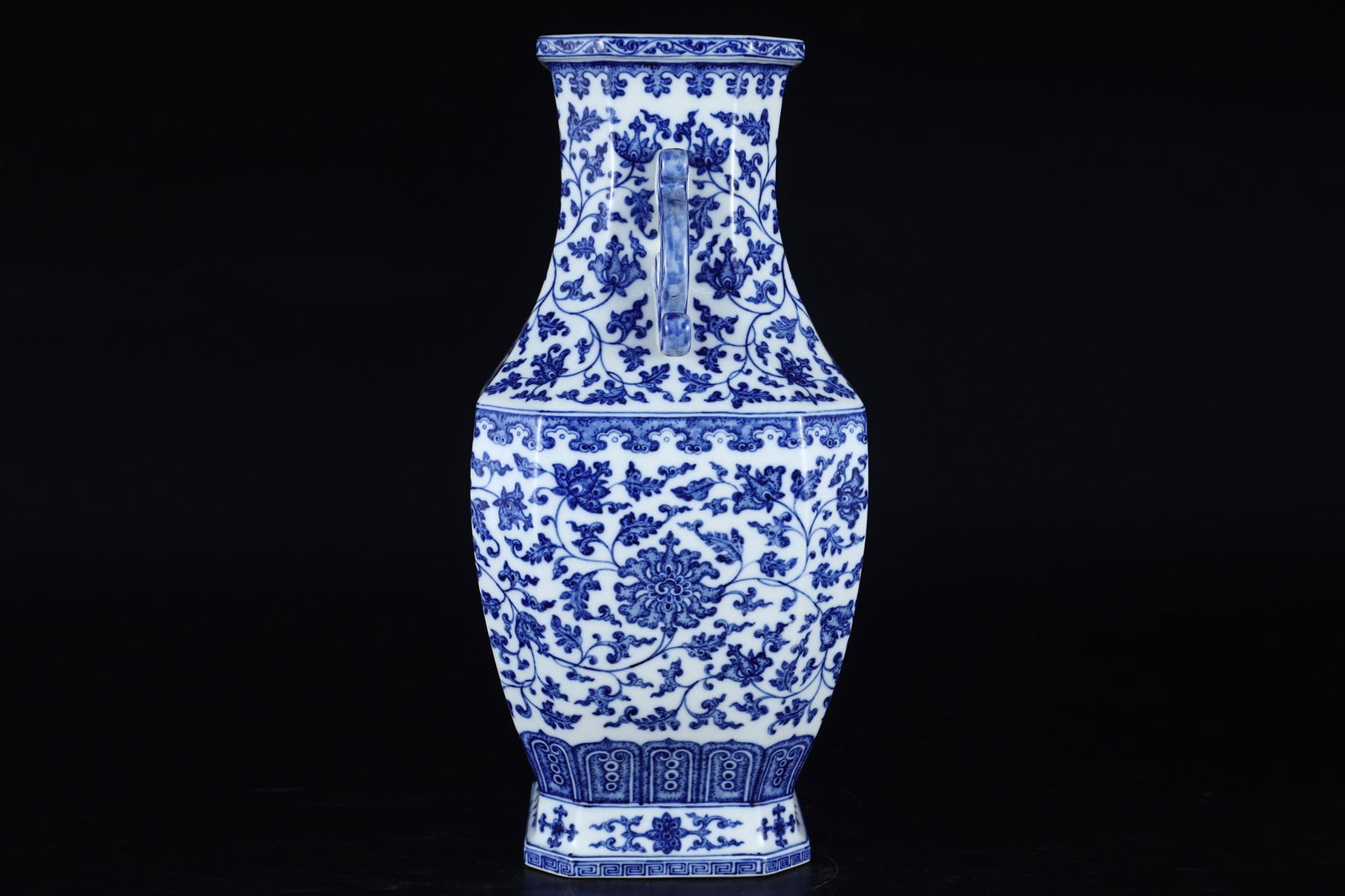 A Exquisite Blue and White Lotus Pattern Pattern Vase - 2