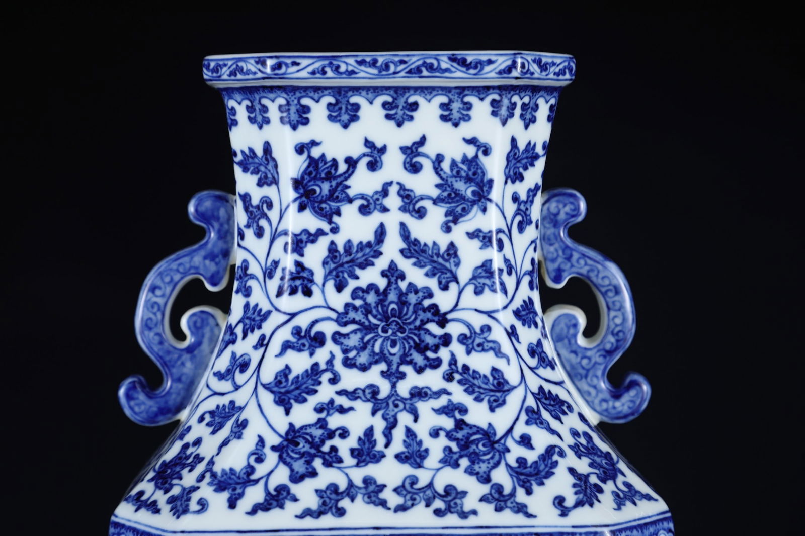 A Exquisite Blue and White Lotus Pattern Pattern Vase - 3