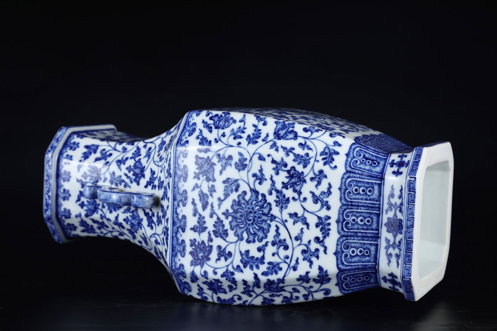A Exquisite Blue and White Lotus Pattern Pattern Vase - 4