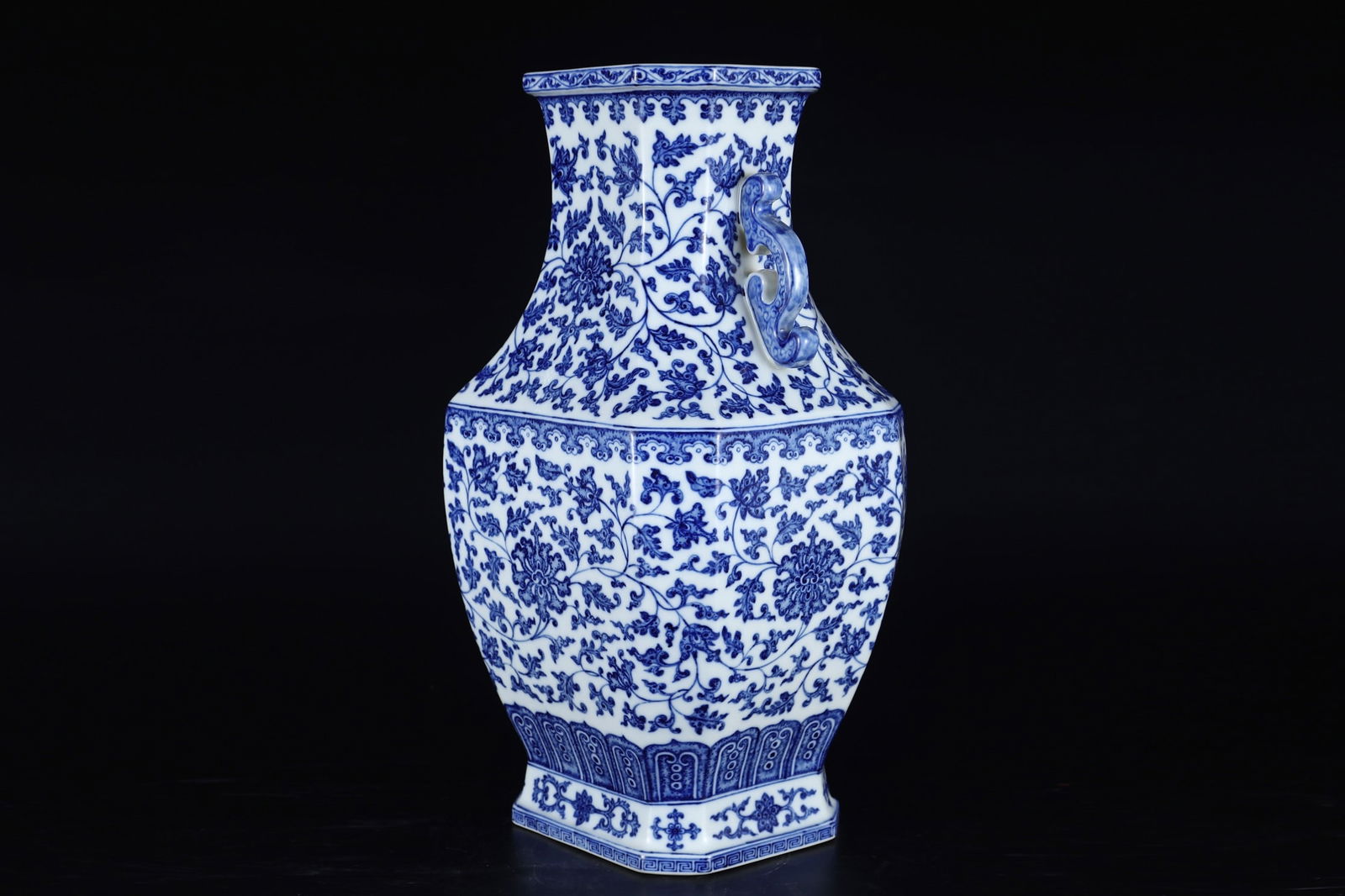A Exquisite Blue and White Lotus Pattern Pattern Vase - 5