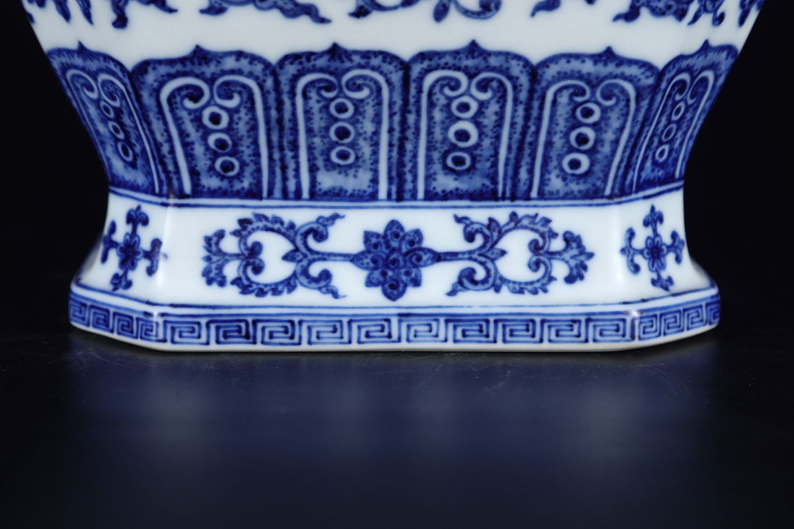 A Exquisite Blue and White Lotus Pattern Pattern Vase - 6