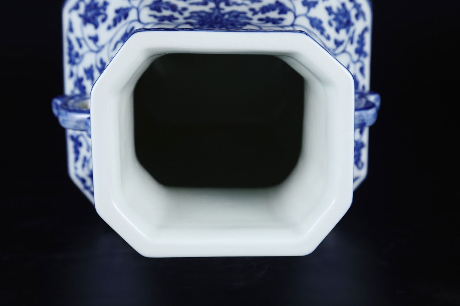 A Exquisite Blue and White Lotus Pattern Pattern Vase - 7
