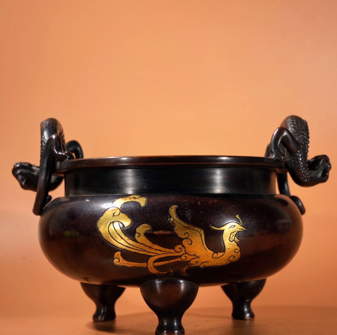 A Exquisite Gilt Bronze Dragon-Ears Censer: A Exquisite Gilt Bronze Dragon-Ears Censer,Ming Dynasty, China,With Mark,Size:5.4inx6in,Weight:3295g 