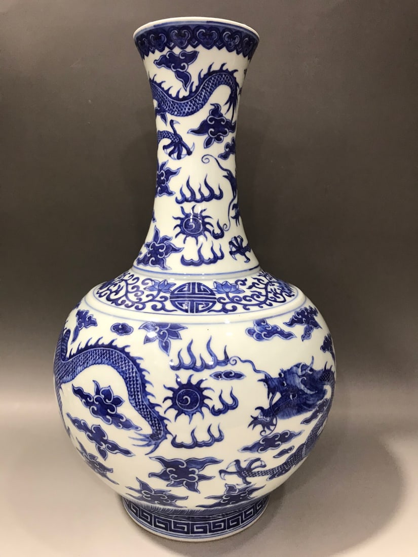 A Exquisite Blue and White Dragon Pattern Vase: A Exquisite Blue and White Dragon Pattern Vase,Qing Dynasty, China,Xuantong Six-character Mark,Size:15.6in 