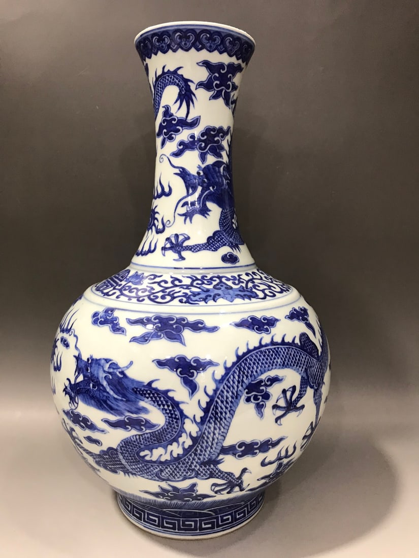 A Exquisite Blue and White Dragon Pattern Vase - 2