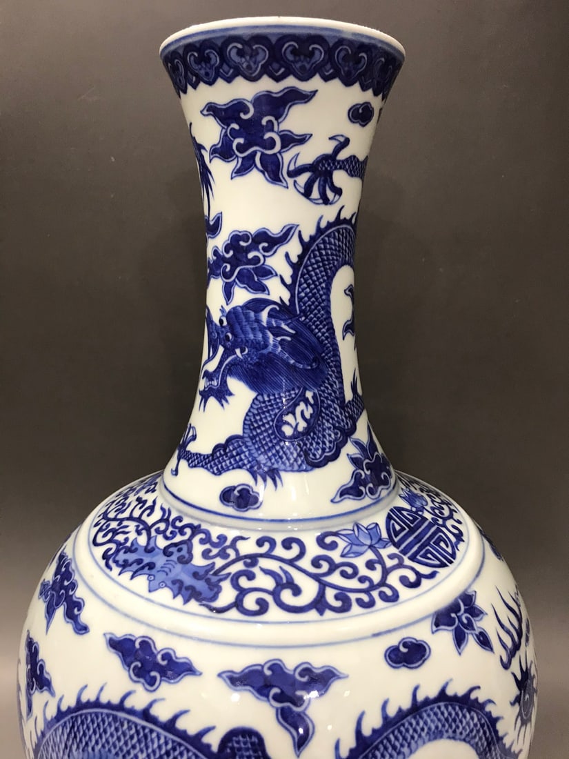 A Exquisite Blue and White Dragon Pattern Vase - 6