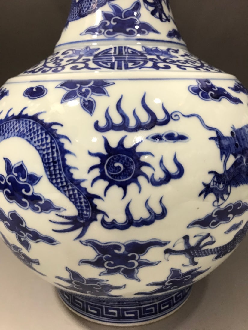 A Exquisite Blue and White Dragon Pattern Vase - 7