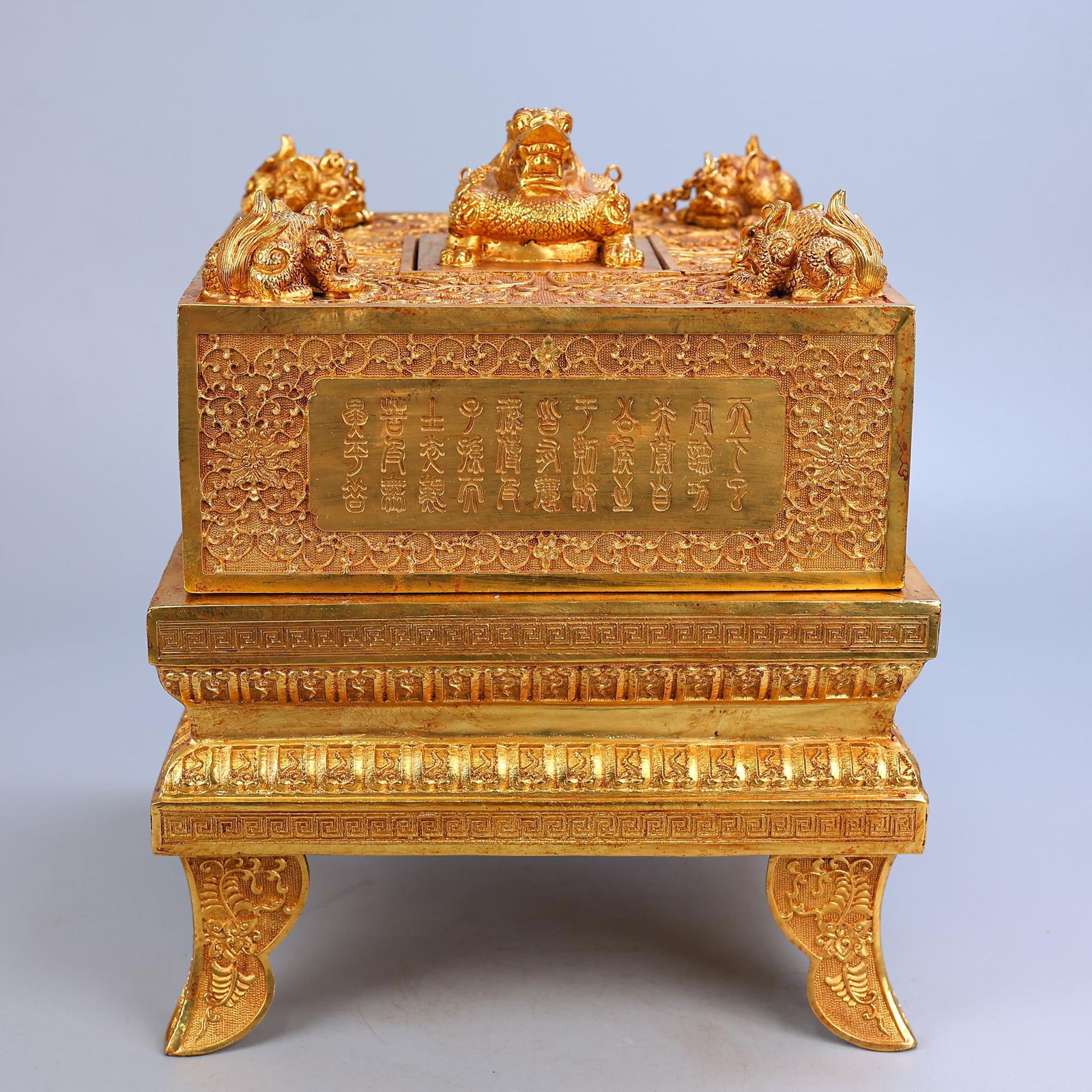 A Set of Exquisite Bronze Gilt Dragon Seal: A Set of Exquisite Bronze Gilt Dragon Seal,Qing Dynasty, China,Qianlong Four-character Mark,Size:11inx9.8in,Weight:16370g 