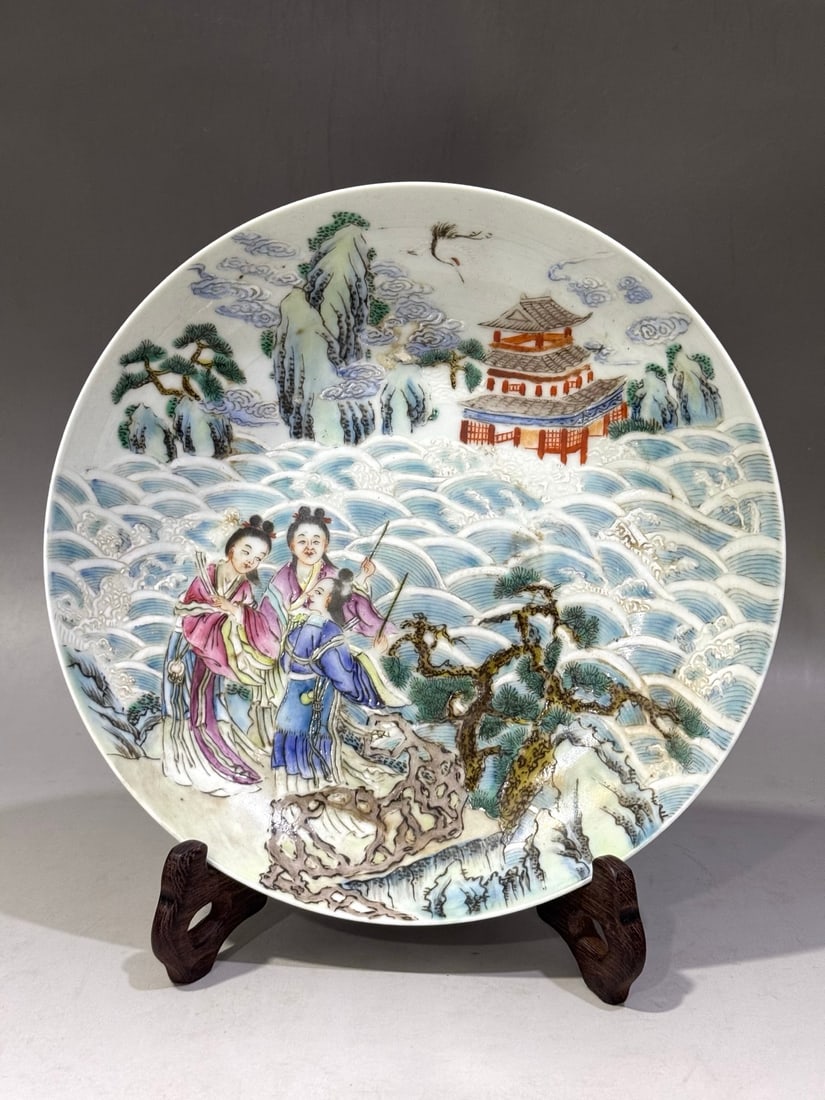 A Exquisite Famille-Rose Figure Pattern Plate (1 of 9)