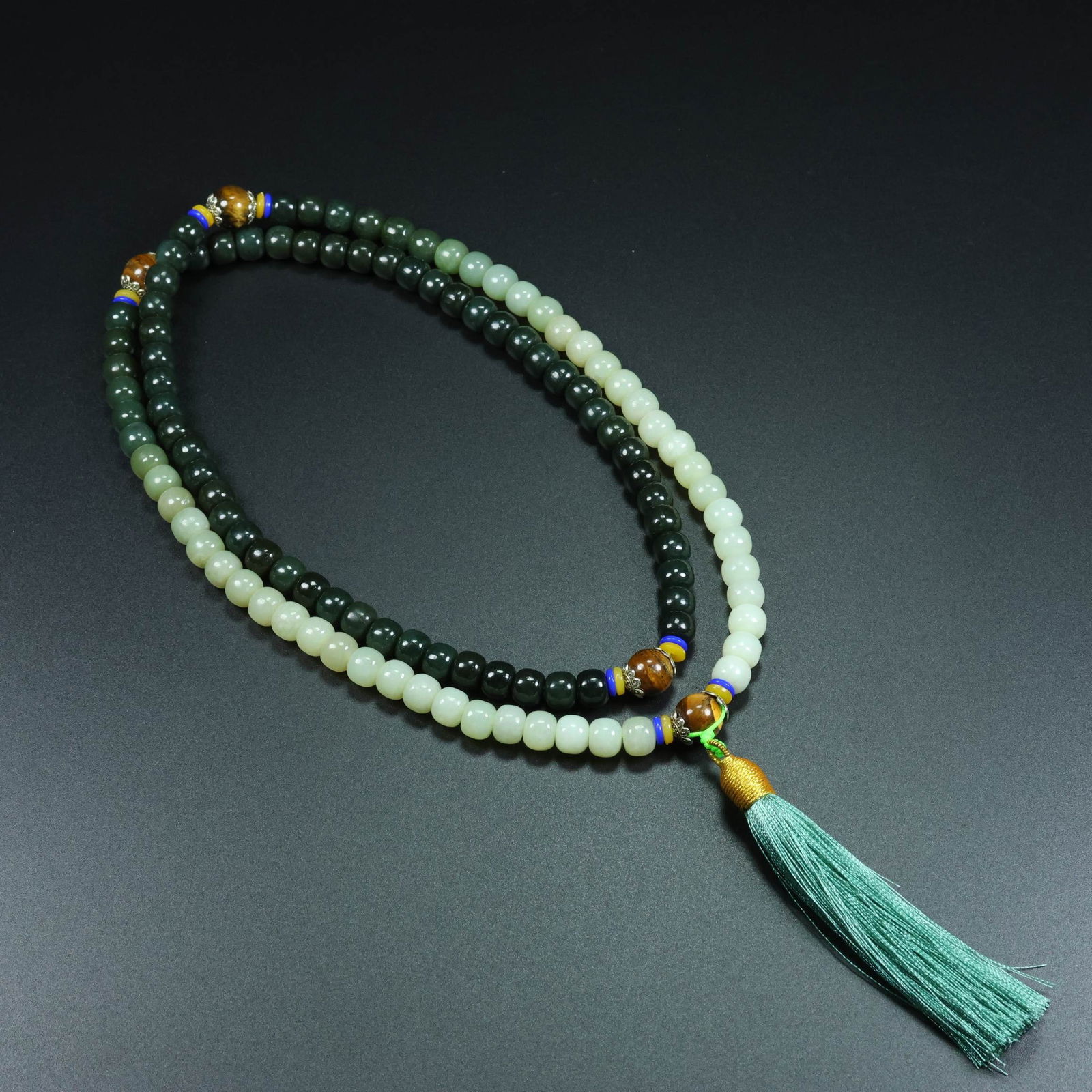 A Exquisite Hotan Jade Bracelets: A Exquisite Hotan Jade Bracelets,Qing Dynasty, China,Size:0.3in 和田玉手串,中国清代
