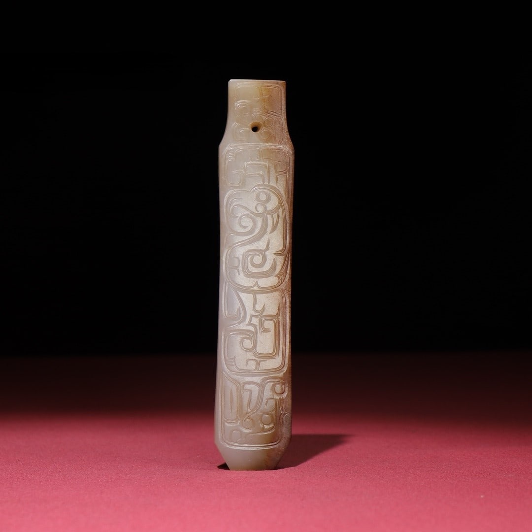 A Exquisite Hetian Jade Phoenix Pattern Handheld Ornament: A Exquisite Hetian Jade Phoenix Pattern Handheld Ornament,Han Dynasty, China,Size:5.2inx1inx0.2in,Weight:55g 