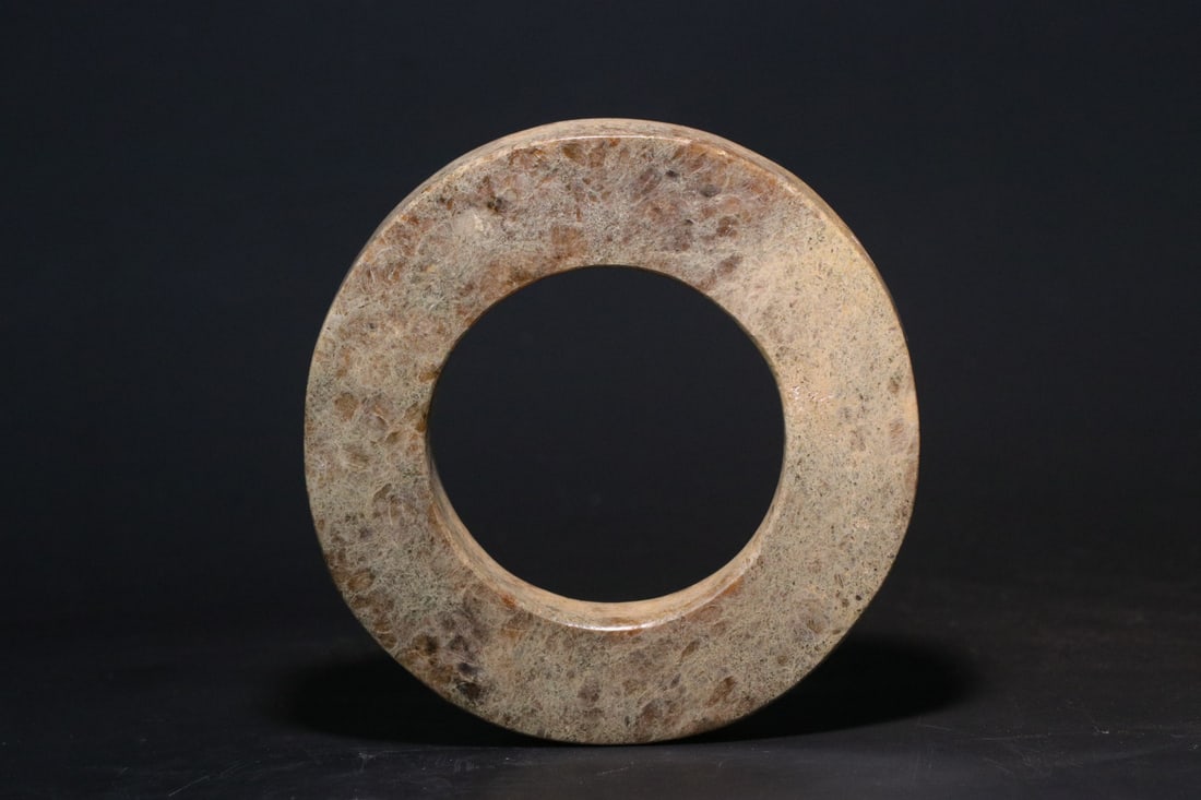 A Exquisite Gaogu Jade Ring - 2