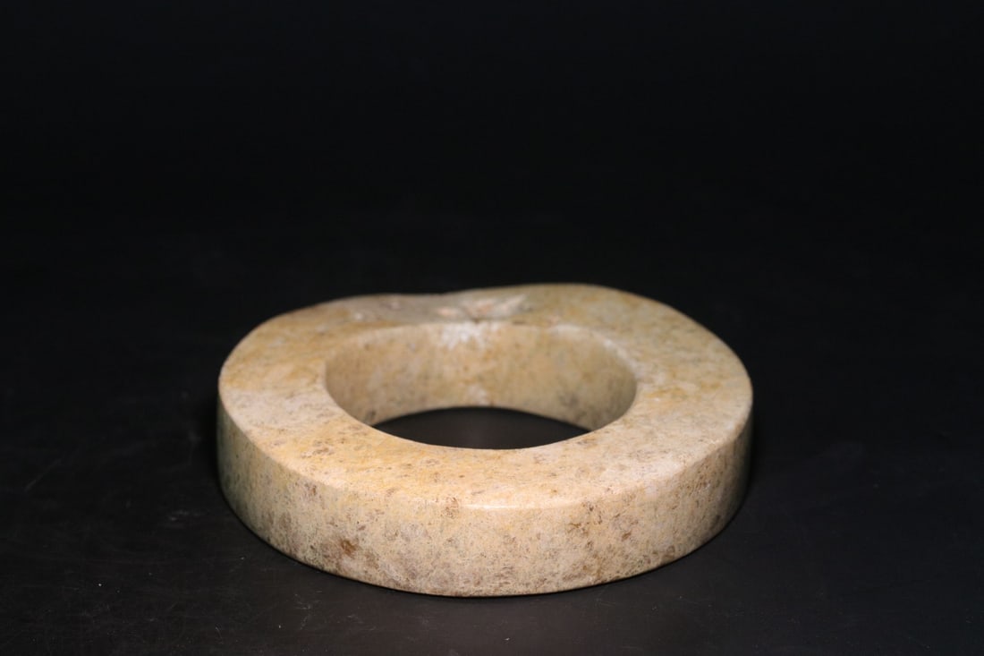 A Exquisite Gaogu Jade Ring - 4