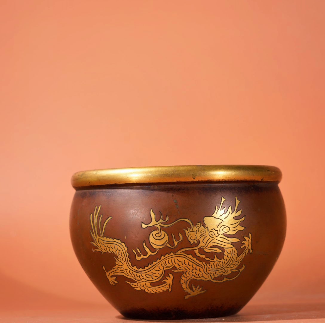 A Exquisite Gilt Bronze Dragon Pattern Censer: A Exquisite Gilt Bronze Dragon Pattern Censer,Ming Dynasty, China,With Mark,Size:2.9inx4.1in,Weight:1320g 