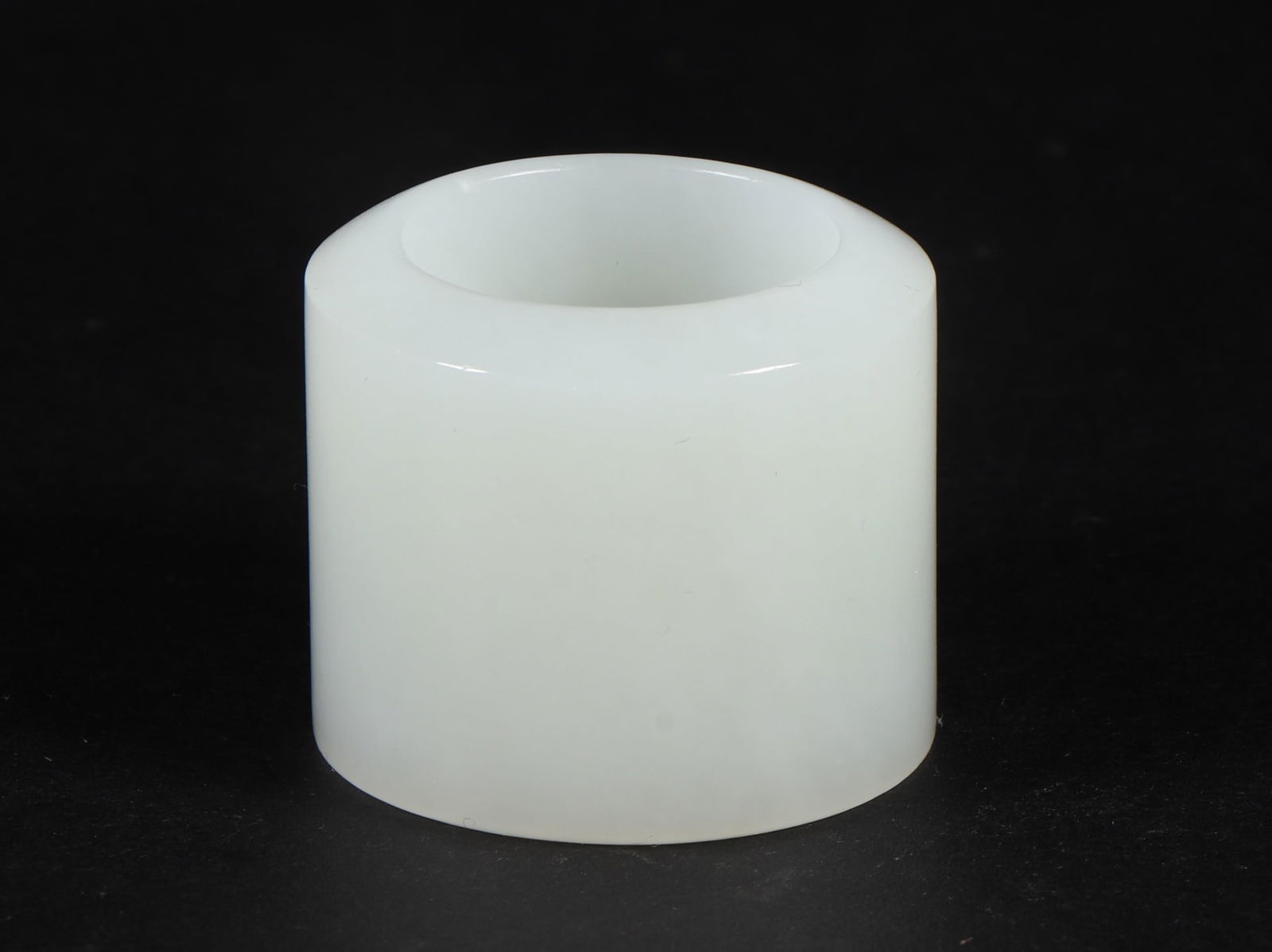 A Exquisite Hetian Jade Thumb Ring (1 of 9)