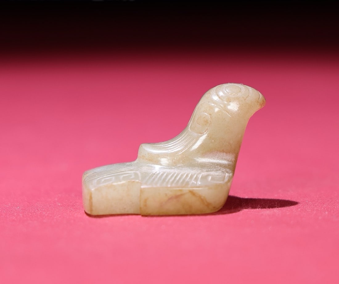 A Exquisite Hetian Jade Bird Handheld Ornament: A Exquisite Hetian Jade Bird Handheld Ornament,Han Dynasty, China,Size:1.5inx1.1inx0.9in,Weight:25g 和田玉鸟手把件,中国汉代