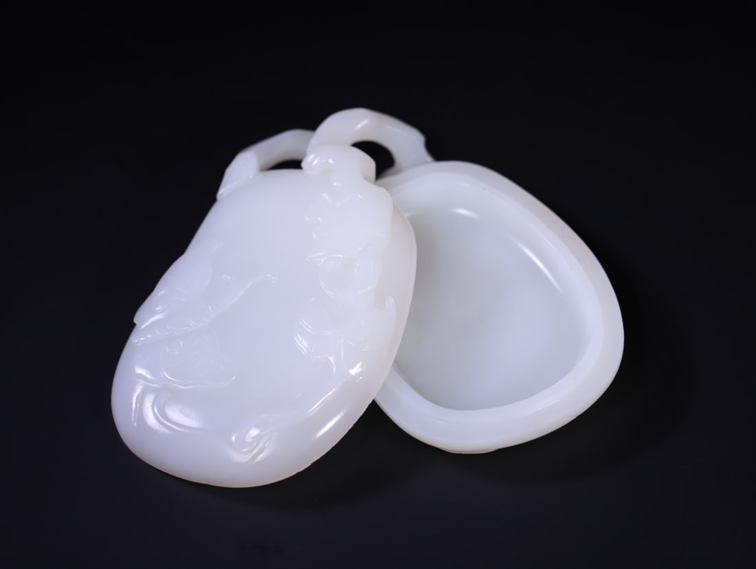 A Exquisite Hotan Jade Box (1 of 9)