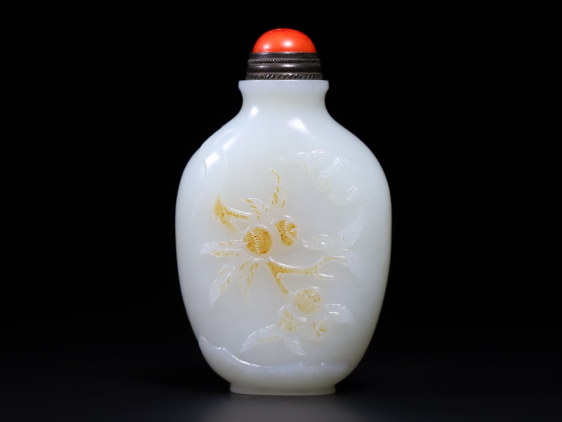 A Exquisite Hotan Jade Snuff Bottle (1 of 6)