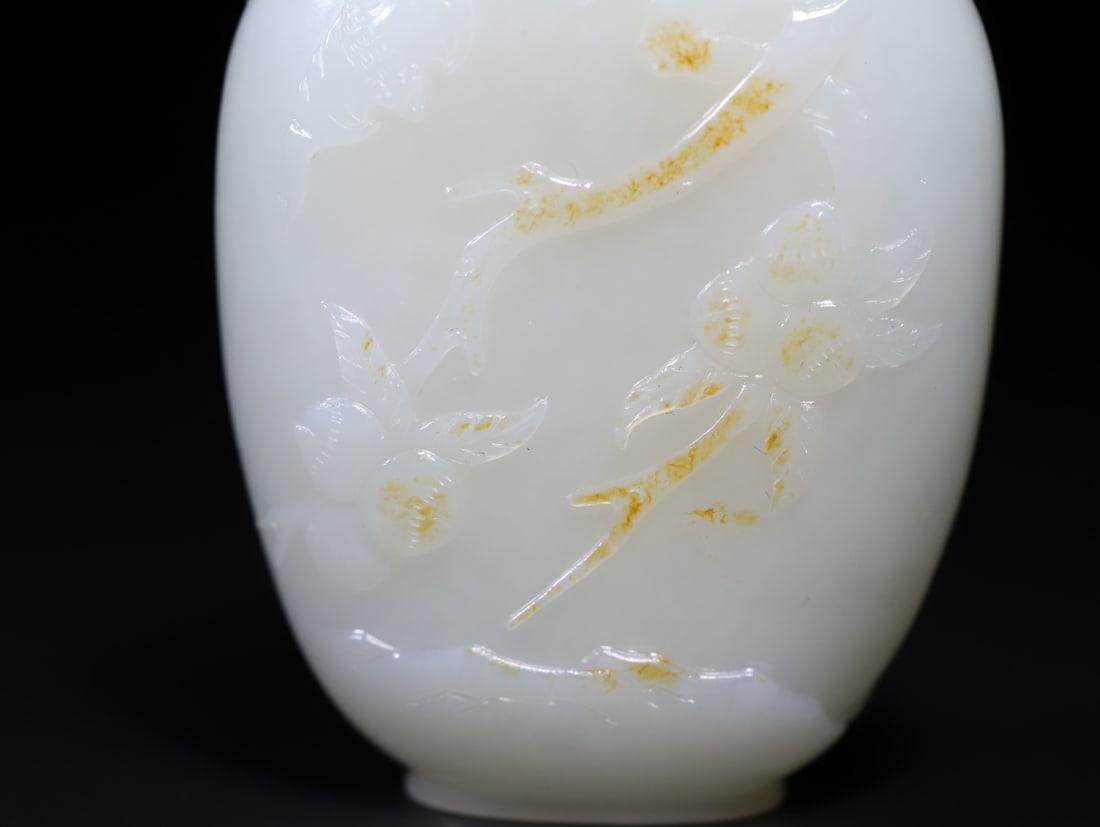 A Exquisite Hotan Jade Snuff Bottle - 2