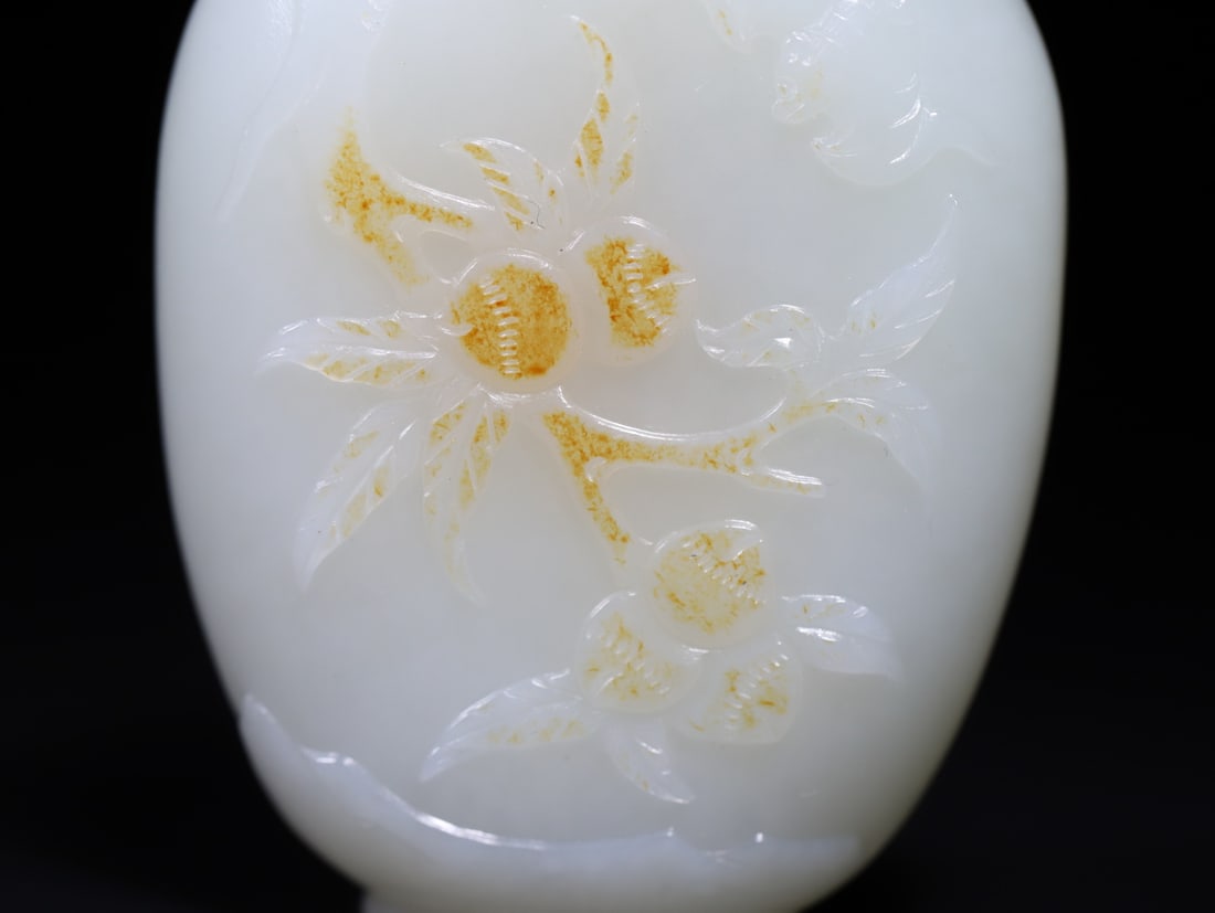 A Exquisite Hotan Jade Snuff Bottle - 4