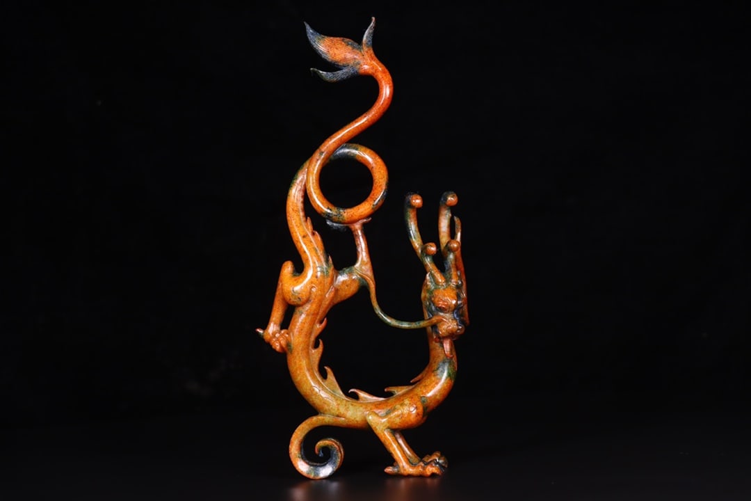 A Exquisite Hetian Jade Dragon Ornament: A Exquisite Hetian Jade Dragon Ornament,Han Dynasty, China,Size:4.7in,Weight:317g 和田玉龙摆件,中国汉代