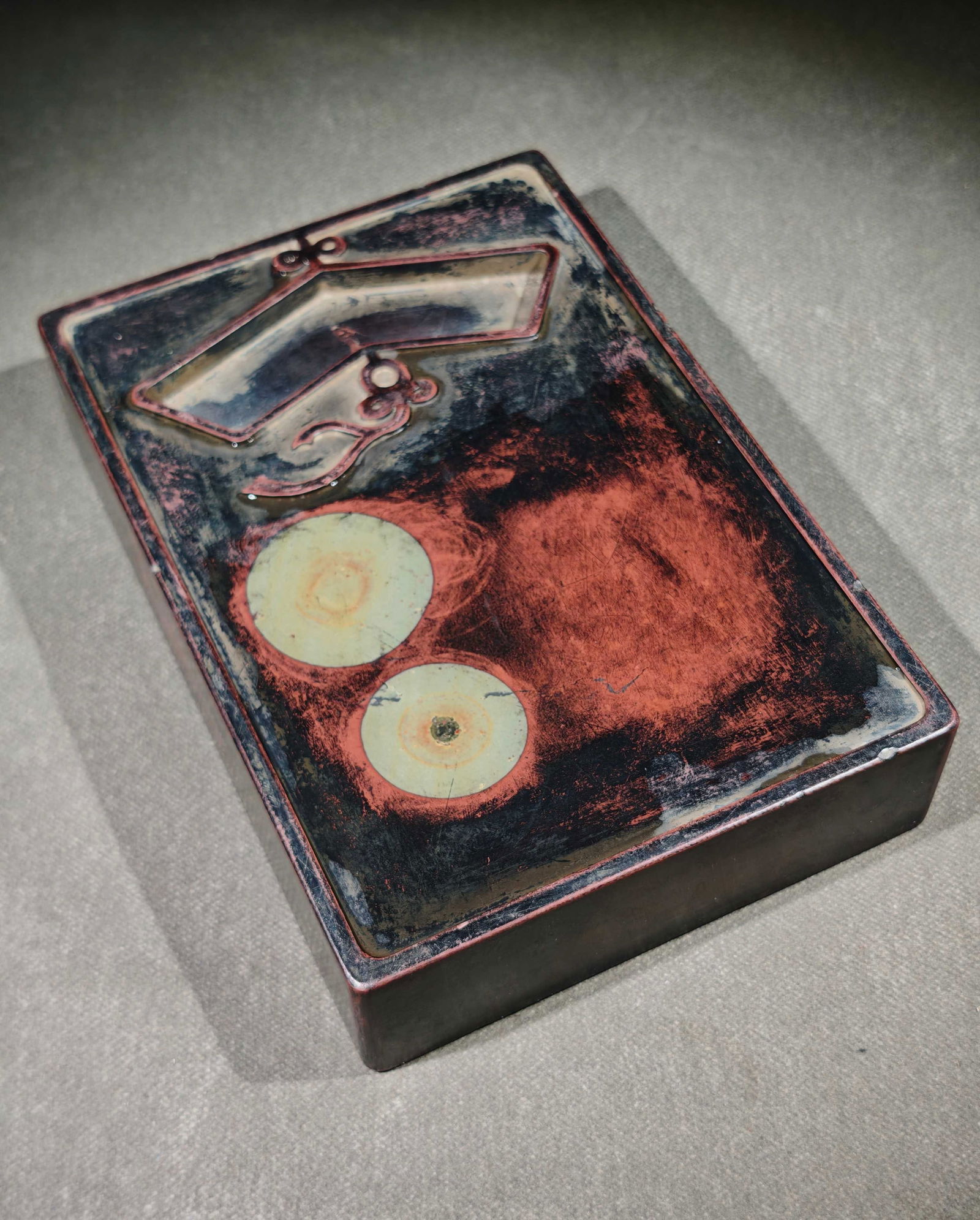 A Exquisite Sun and Moon Pattern Inkstone: A Exquisite Sun and Moon Pattern Inkstone,Qing Dynasty, China,With Mark,Size:8.9inx6.1inx1.9in 日月纹砚台,中国清代,带款