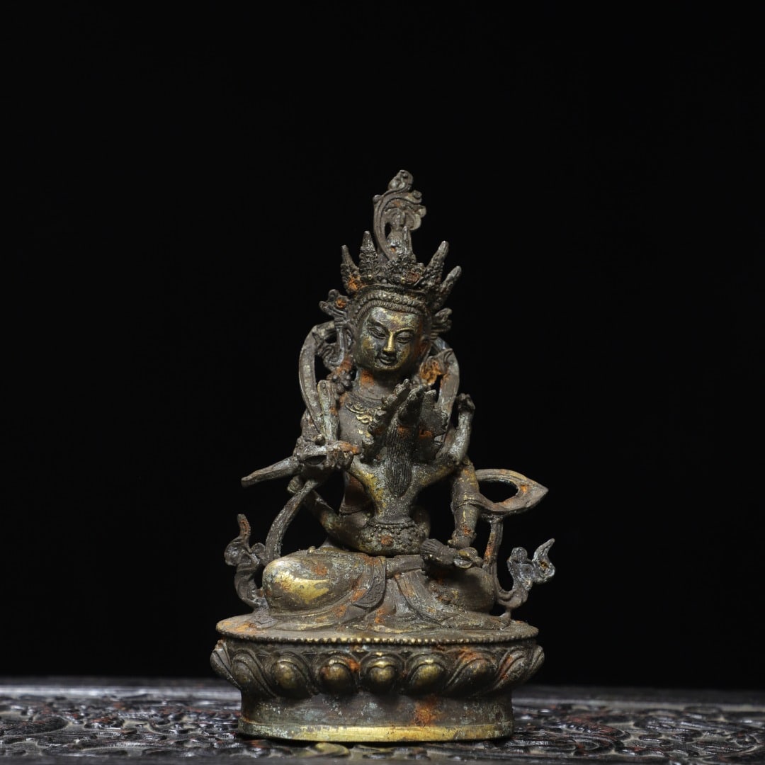 A Exquisite Gilt Bronze Buddha Statue Ornament: A Exquisite Gilt Bronze Buddha Statue Ornament,Qing Dynasty, China,Size:18x9x2.8in,Weight:650g 铜鎏金佛像摆件,中国清代