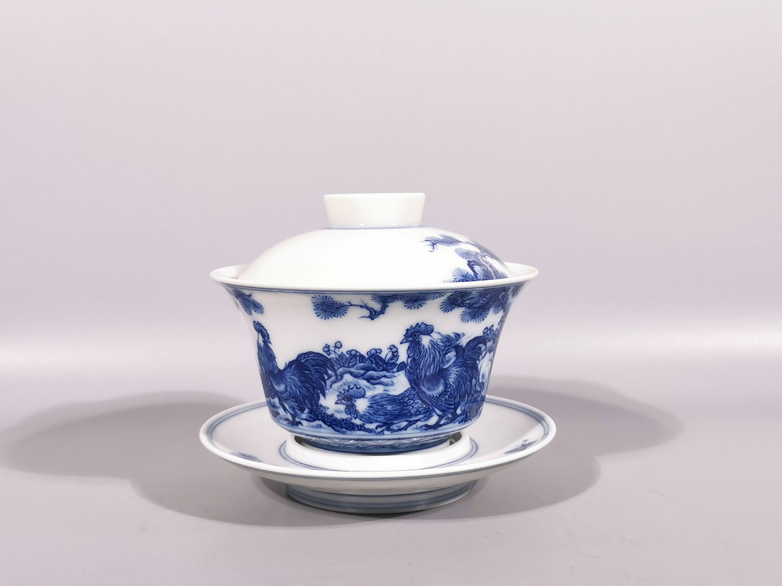 A Exquisite Blue and White Fowl Pattern Bowl: A Exquisite Blue and White Fowl Pattern Bowl,Qing Dynasty, China,Yongzheng Six-character Mark,Size: 3.7inx4.1in 