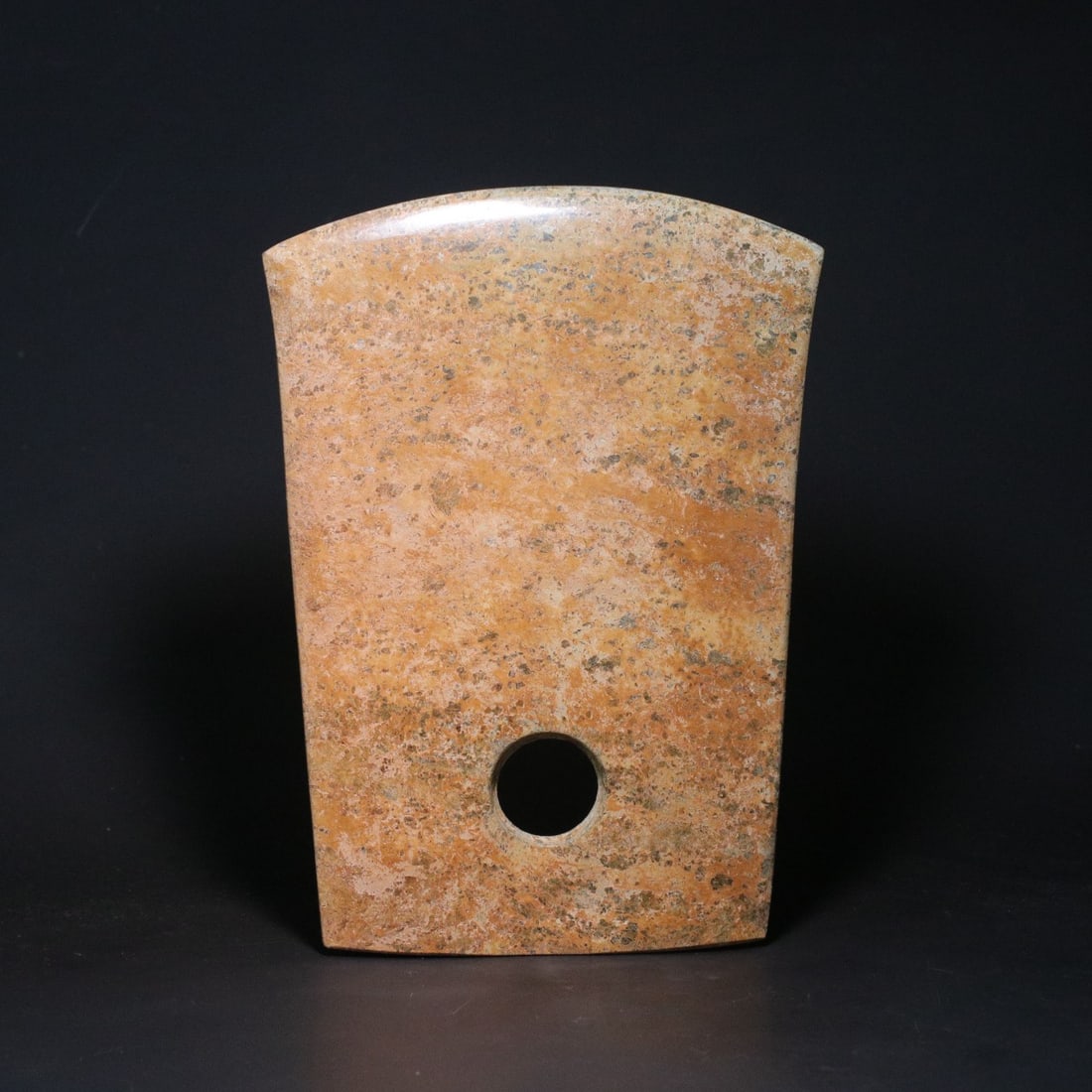 A Exquisite Gaogu Jade Weapon: A Exquisite Gaogu Jade Weapon,Ancient Time, China,Size:8.7inx6.3inx0.6in,Weight:1090.9g 高古玉钺,远古时期