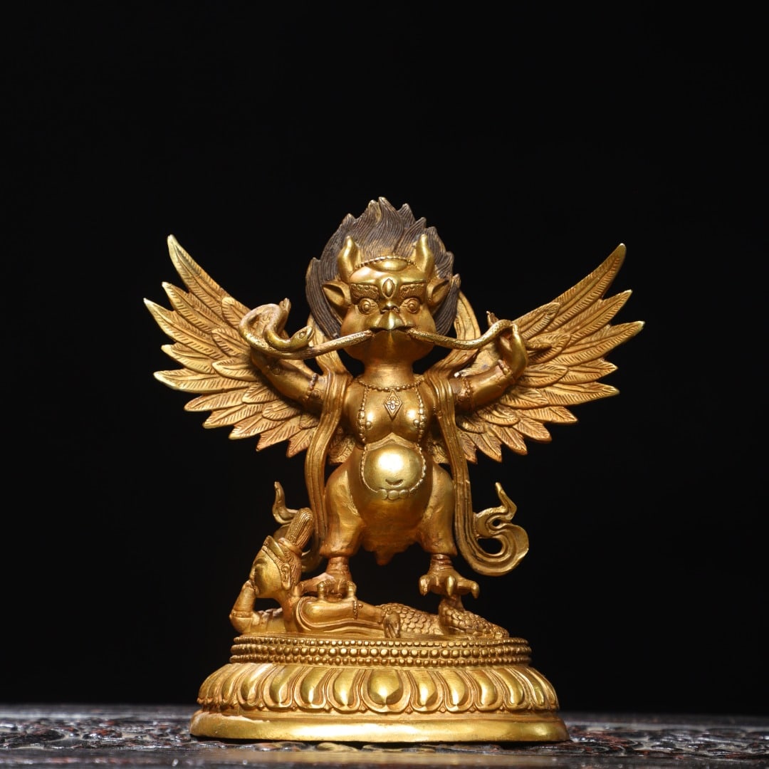 A Exquisite Gilt Bronze Buddha Statue Ornament: A Exquisite Gilt Bronze Buddha Statue Ornament,Qing Dynasty, China,Size:17x16x2.2in,Weight:750g 铜鎏金佛像摆件,中国清代