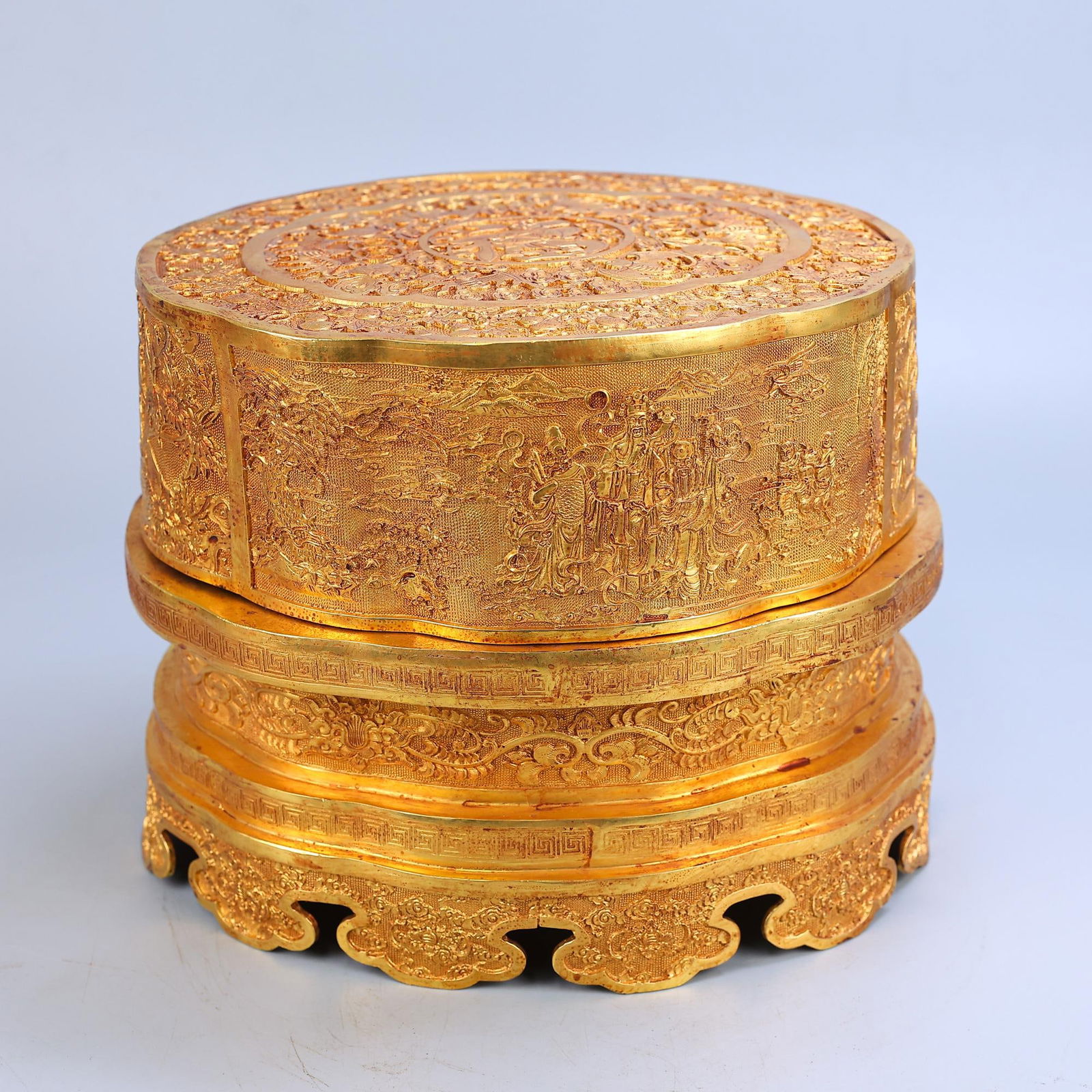 A Set of Exquisite Bronze Gilt Dragon Seal: A Set of Exquisite Bronze Gilt Dragon Seal,Qing Dynasty, China,Qianlong Four-character Mark,Size:8.7inx9.8in,Weight:11870g 