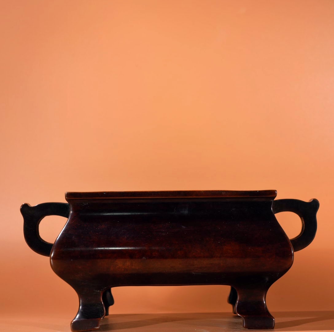 A Exquisite Bronze Double-Ears Censer: A Exquisite Bronze Double-Ears Censer,Ming Dynasty, China,Xuande Six-character Mark,Size:3.9inx6inx4.1in,Weight:3660g 