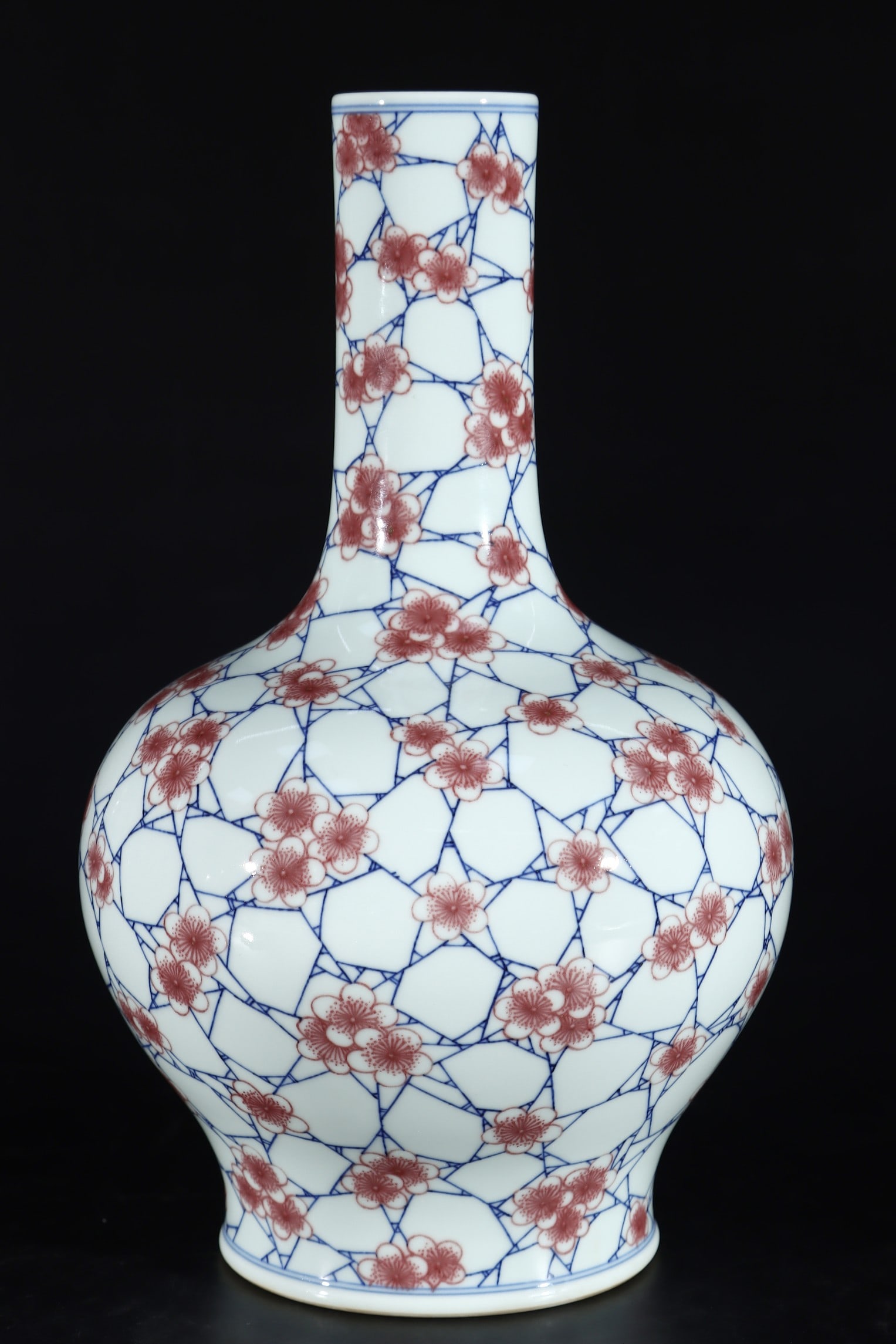 A Exquisite Blue and White Underglaze-Red Flower Pattern Vase: A Exquisite Blue and White Underglaze-Red Flower Pattern Vase,Qing Dynasty, China,Qianlong Six-character Mark,Size:13inx7.7in 