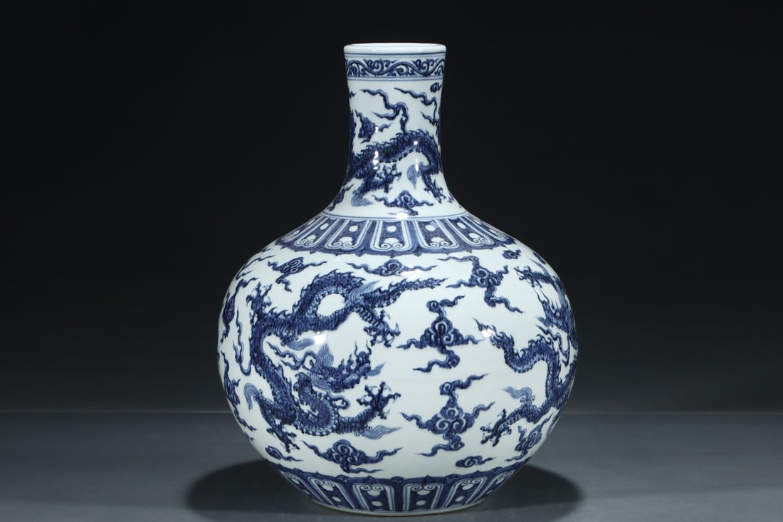 A Exquisite Blue and White Dragon Pattern Vase - 2