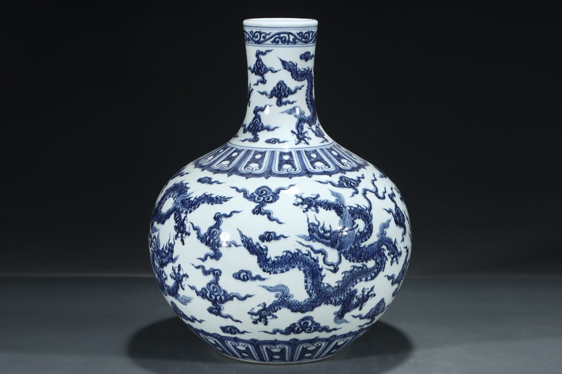 A Exquisite Blue and White Dragon Pattern Vase - 3