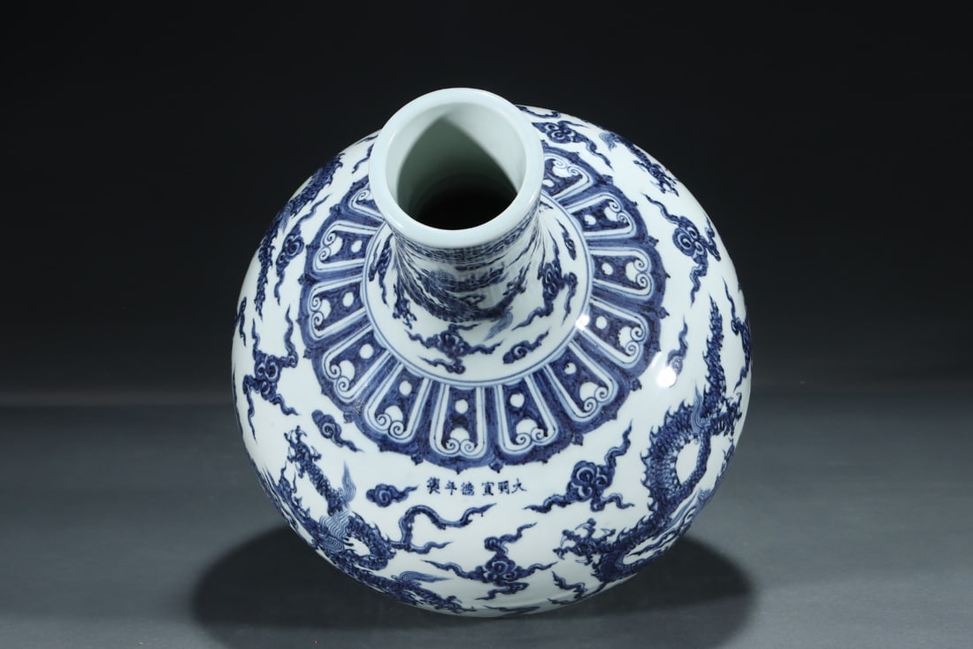 A Exquisite Blue and White Dragon Pattern Vase - 4