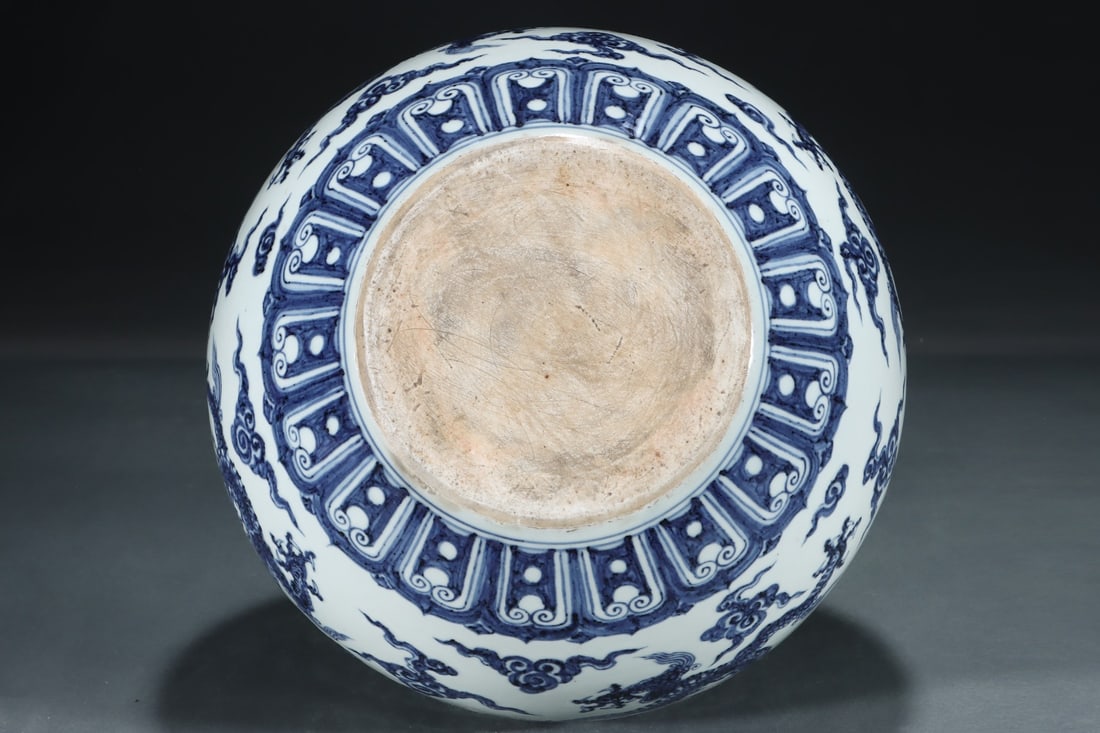 A Exquisite Blue and White Dragon Pattern Vase - 5